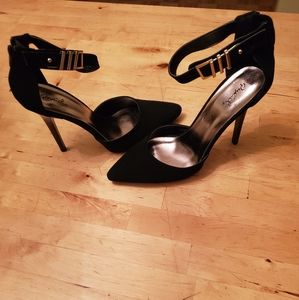 Black suede heeled shoes
